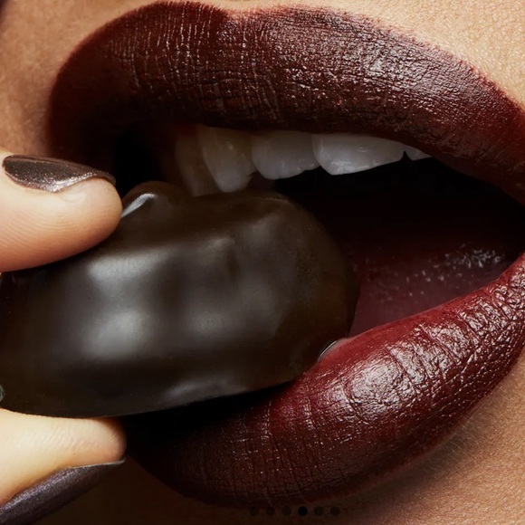 MAC MATTE LIPSTICK DOUBLE FUDGE (656)- Dark Warm Brown - Picture 4 of 5